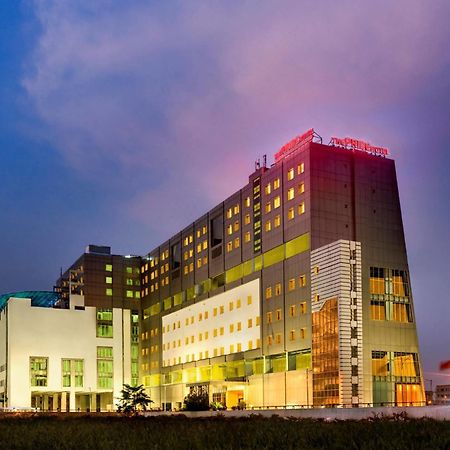 Pride Plaza Hotel, Kolkata Exterior photo